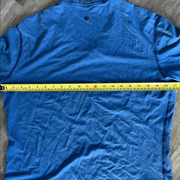 Lululemon Mens Basic V Neck Tshirt - Picture 6 of 6